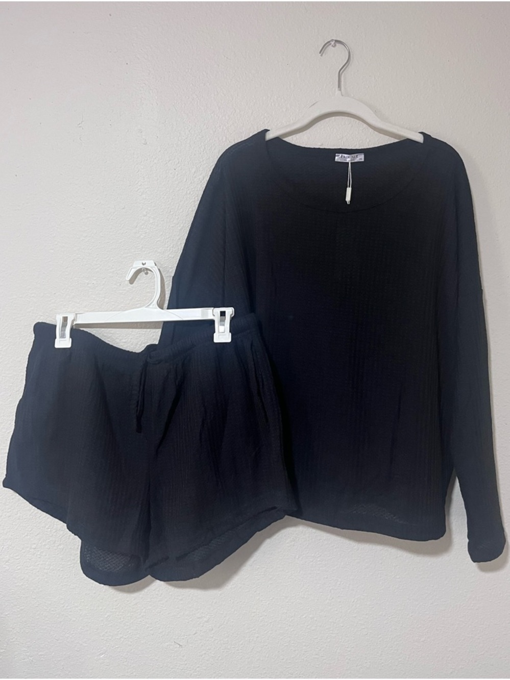 Ekouaer: Black Two-Piece Lounge Set